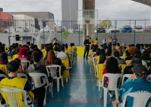 Detran|ES leva disciplina de trânsito para estudantes da rede estadual na Serra