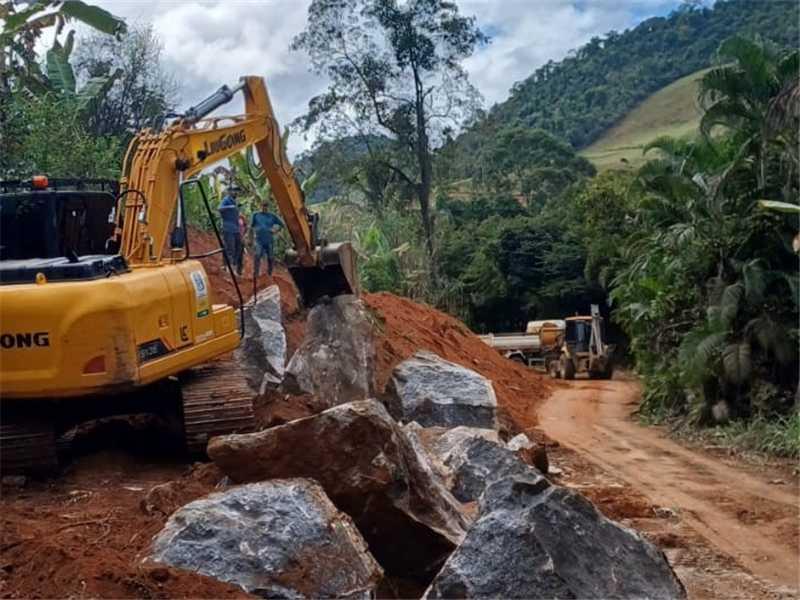 Estrada do Gavião avança para receber pavimentação completa em Alfredo Chaves
