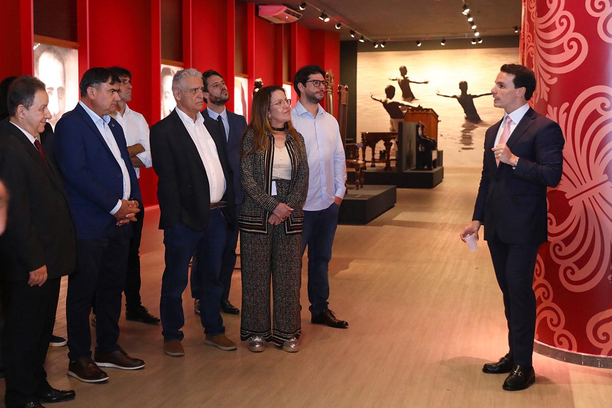 Exposição dos 190 anos da Assembleia emociona empresários e destaca trajetória de desenvolvimento do Espírito Santo
