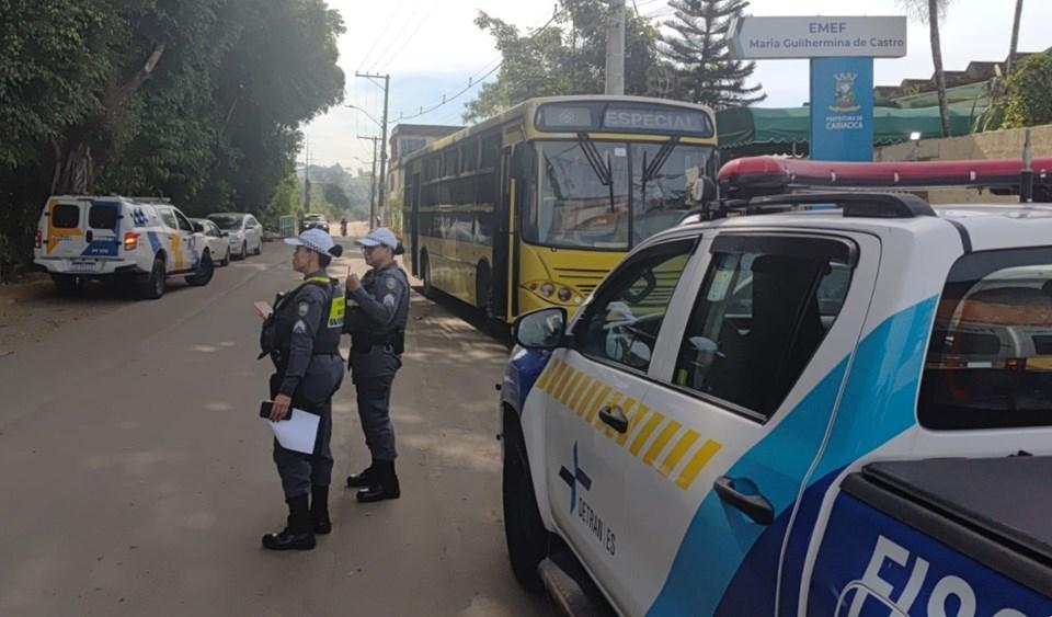 Operação fiscaliza transporte escolar e flagra irregularidades em Cariacica