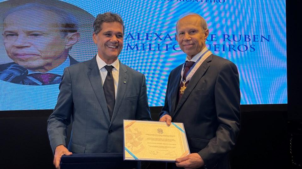 Pastor Alexandre Gueiros recebe a maior honraria do Espírito Santo