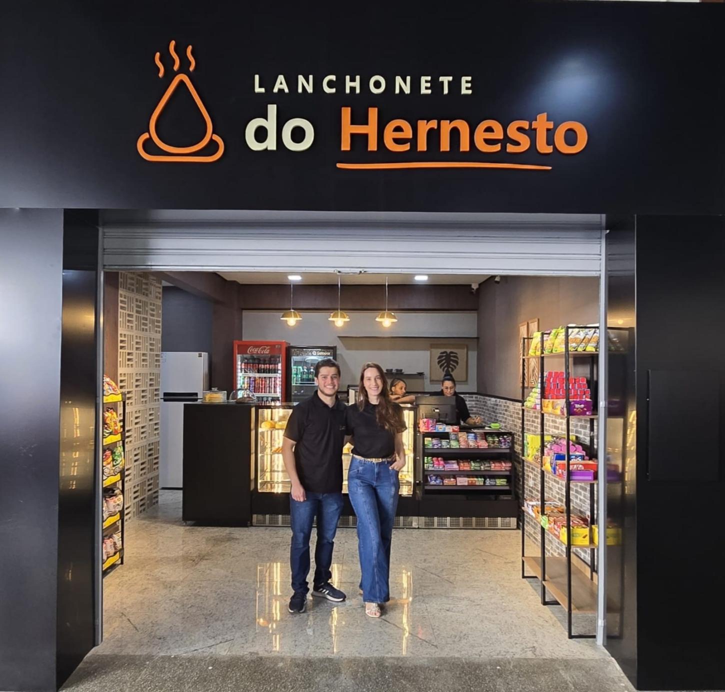 A Lanchonete do Hernesto começou a funcionar no Terminal Rodoviário Isidoro Salvador, em Vargem Alta, oferecendo um espaço moderno e opções de cafés, salgados, sucos e refeições rápidas para passageiros e moradores. Foto: Cláudio Pazetto | Revista Conexão