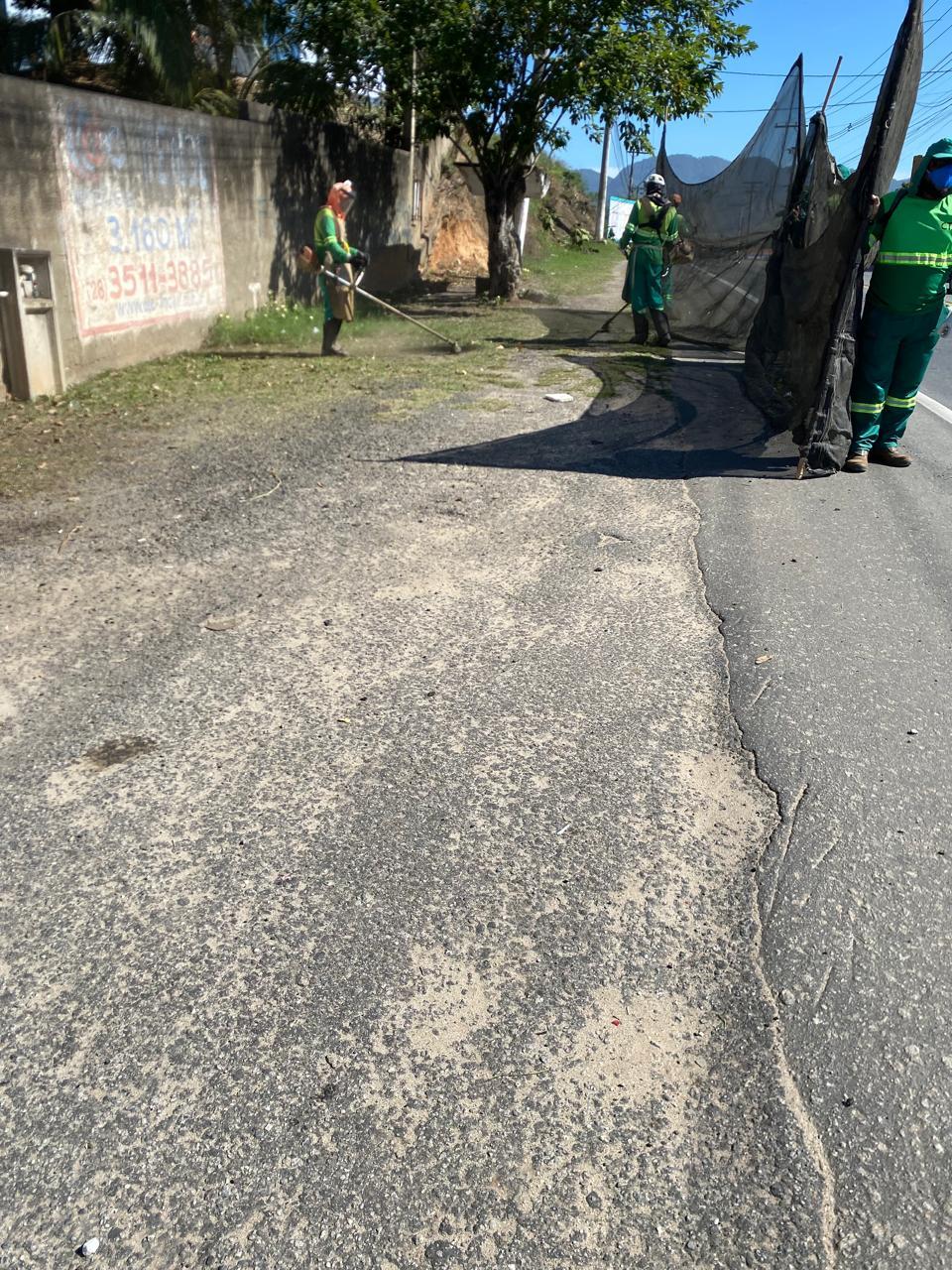 Prefeitura intensifica serviços de limpeza em bairro de Cachoeiro