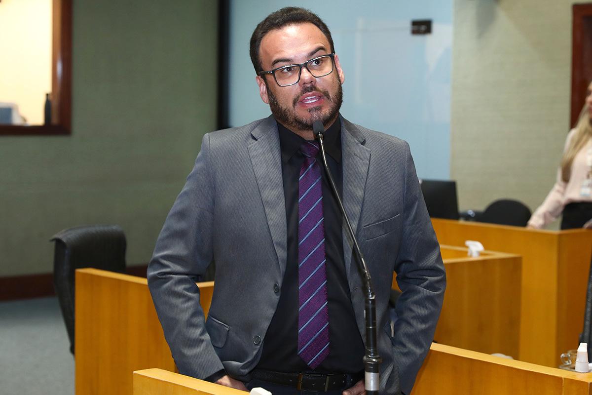 Projeto quer acabar com emaranhado de fios em áreas turísticas e históricas do Espírito Santo
