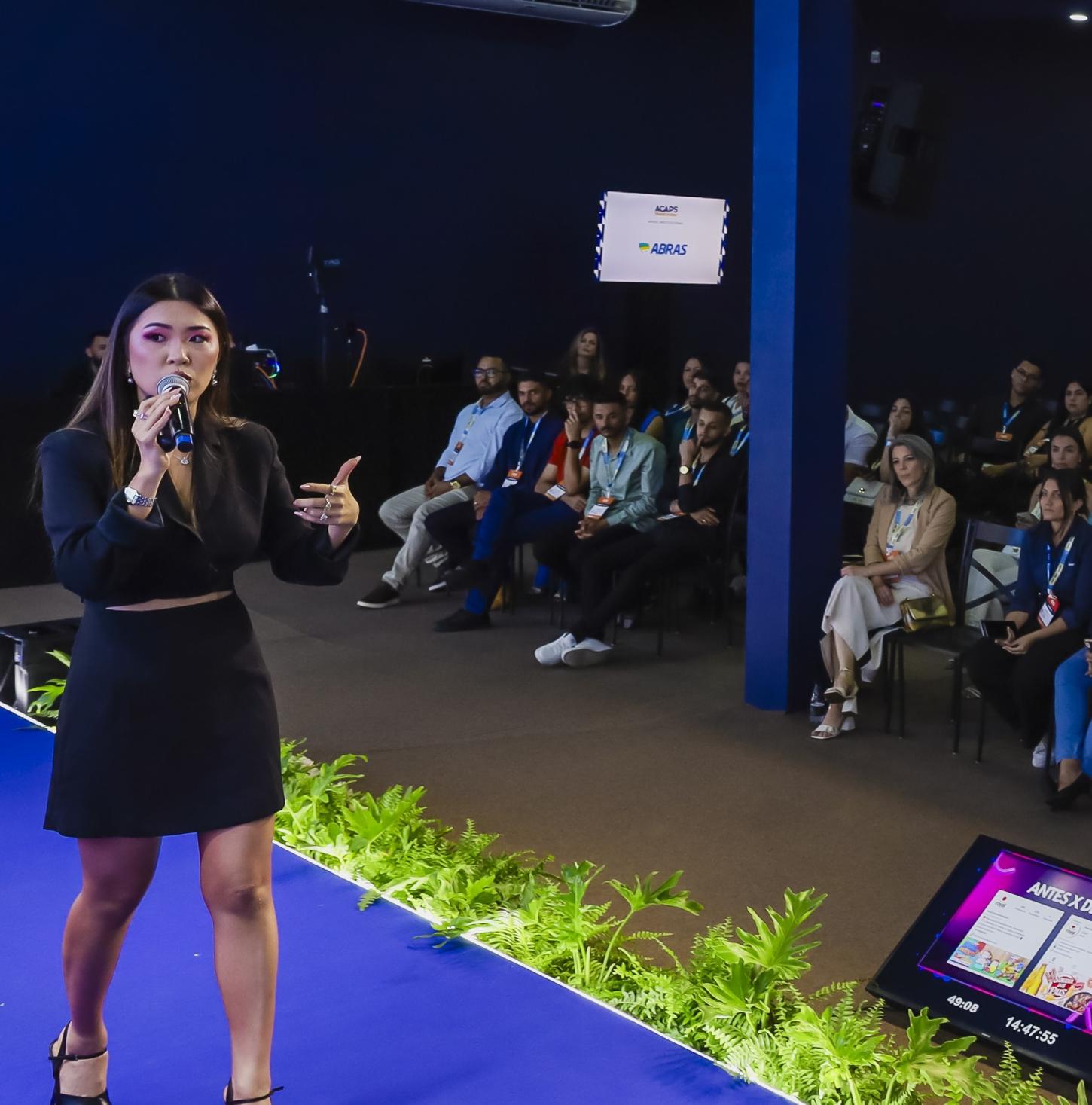 Acaps Trade Show abre edição 2026 com palestra sobre geopolítica e impactos no varejo