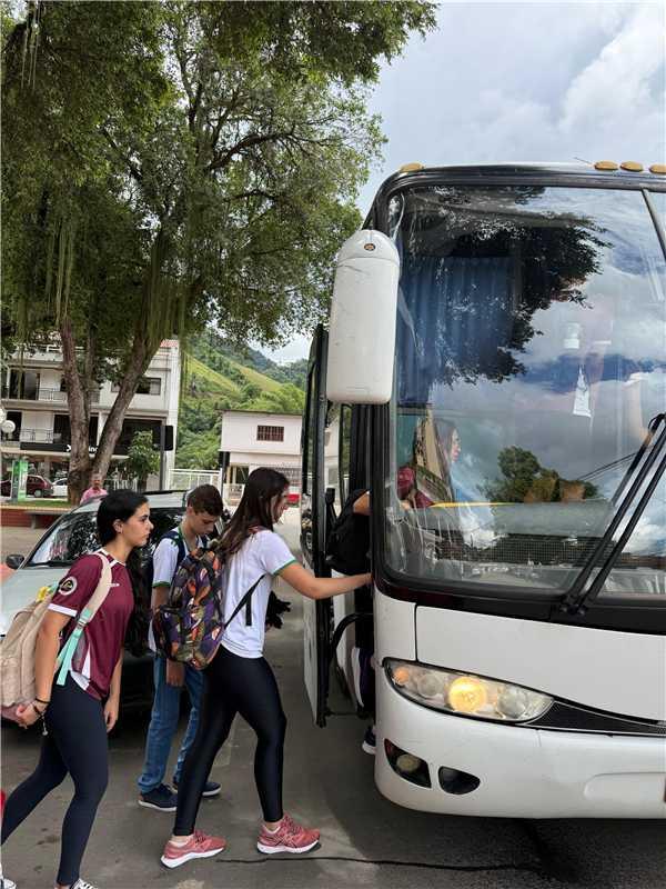 Alfredo Chaves abre inscrições para auxílio no transporte universitário e técnico do segundo semestre