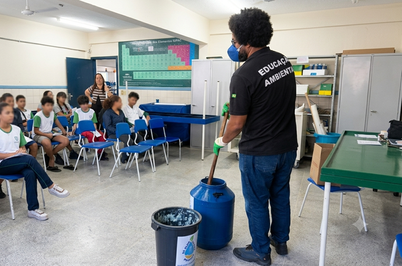 Alunos da Serra aprendem a transformar óleo de cozinha usado em sabão ecológico