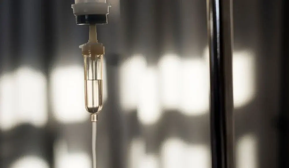 Anvisa alerta para riscos da soroterapia e afirma que procedimento não tem benefícios comprovados para pessoas saudáveis