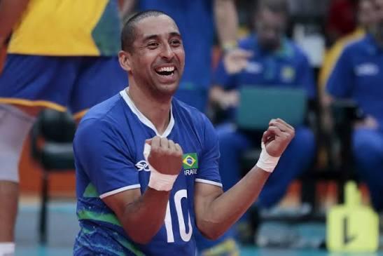 Bicampeão olímpico Serginho Escadinha participa da abertura dos Jogos da Advocacia Capixaba