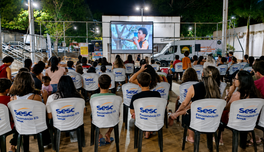 Cinema movido a energia solar leva cultura e sustentabilidade para famílias em Cachoeiro