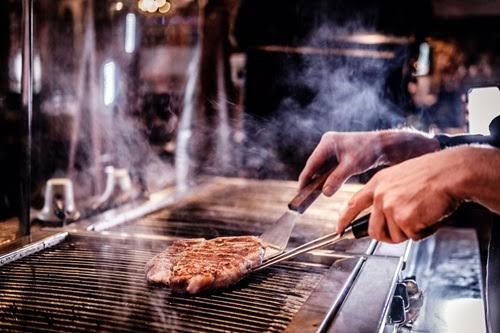 Cozinha Original abre vaga para chapeiro(a) e busca novos talentos para a equipe