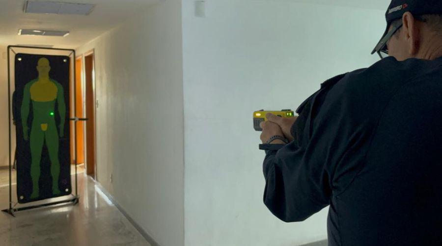 Guarda de Vila Velha inicia treinamento com a Taser 10, arma de choque de última geração