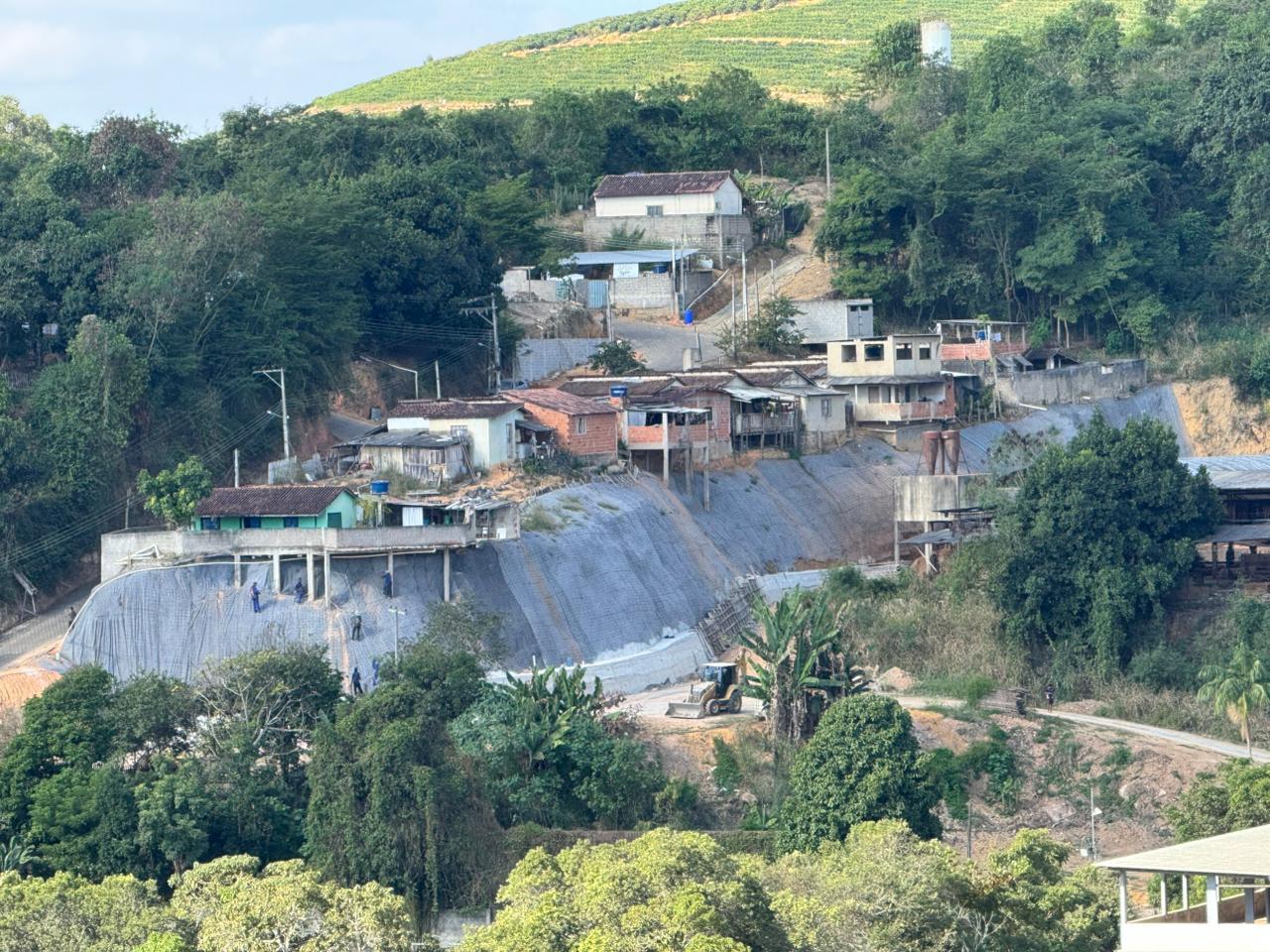 Obra de R$ 5,5 milhões avança e reforça proteção contra deslizamentos em São Domingos do Norte