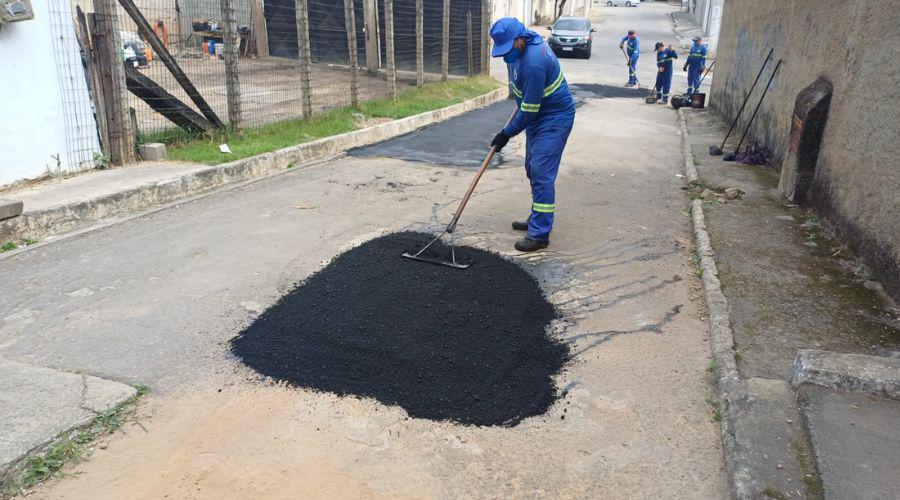 Vila Velha recupera vias com 80 toneladas de asfalto em julho