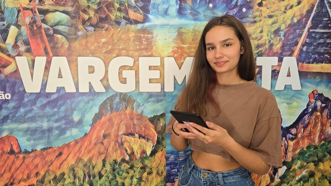 Biblioteca de Vargem Alta amplia a leitura digital com empréstimo de Kindles