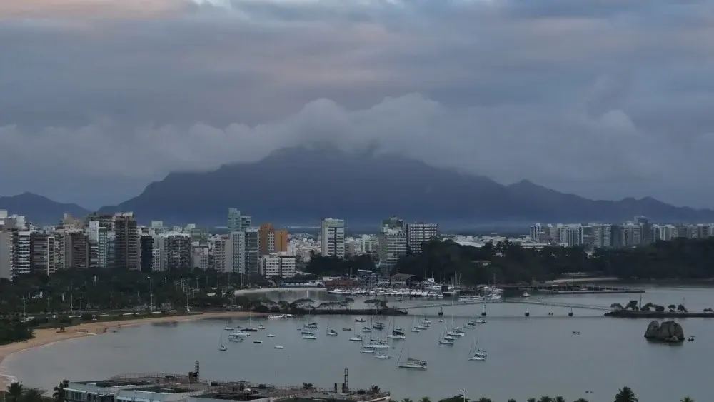 Fenômeno muda o tempo no ES e aumenta risco de temporais; chuva pode ganhar força nesta quinta-feira