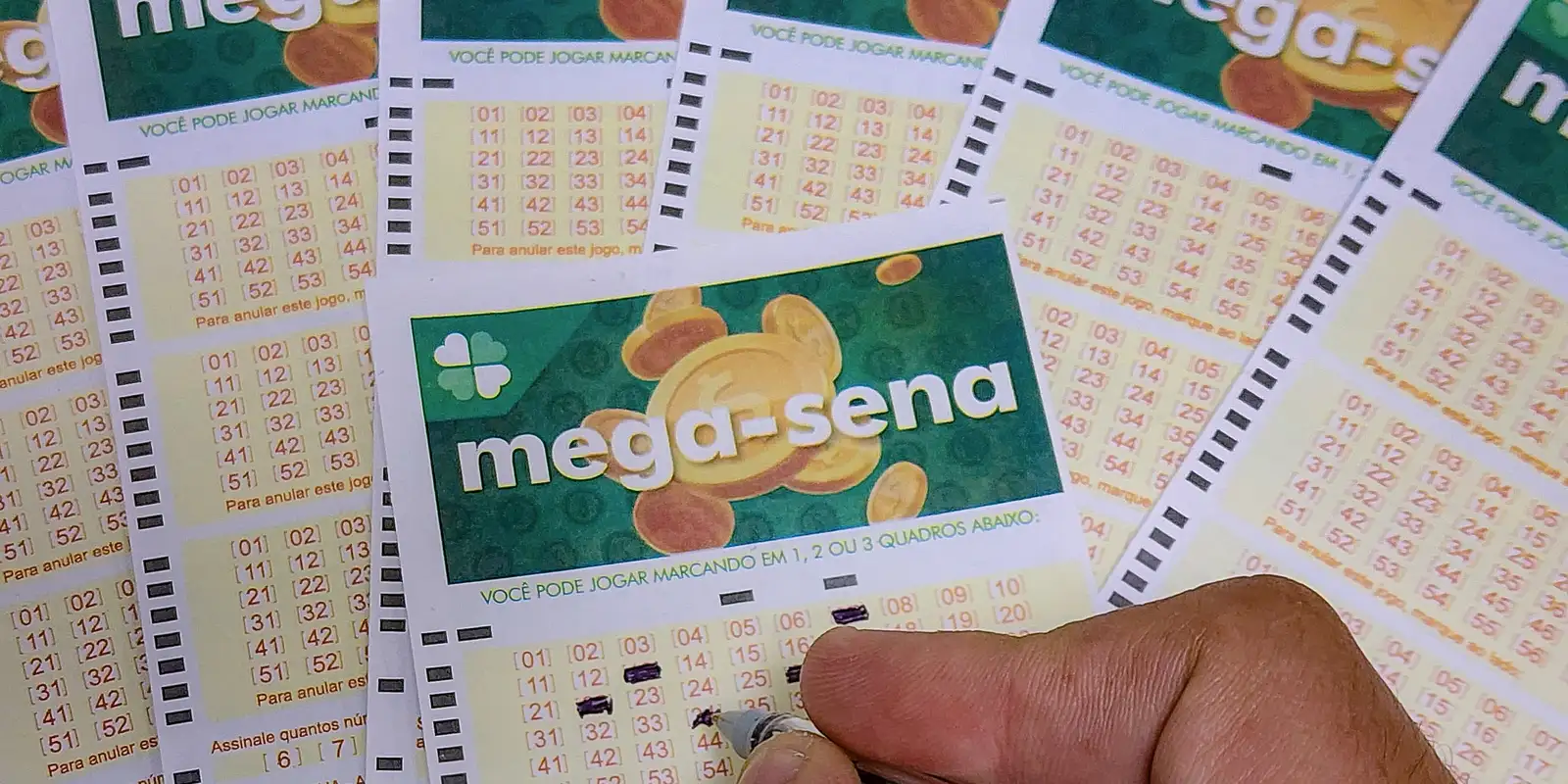 Mega-Sena sorteia prêmio acumulado de R$ 165 milhões neste domingo