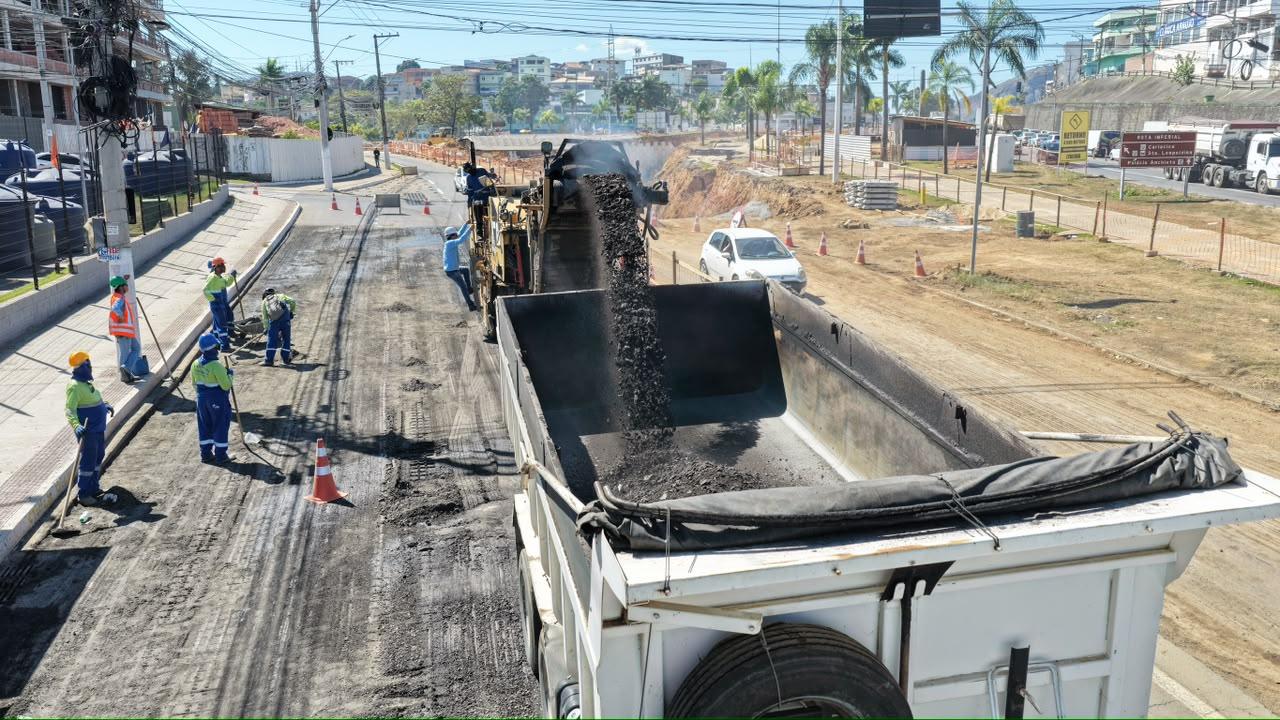 Obras do novo viaduto e mergulhão de Alto Lage avançam com etapa de fresagem