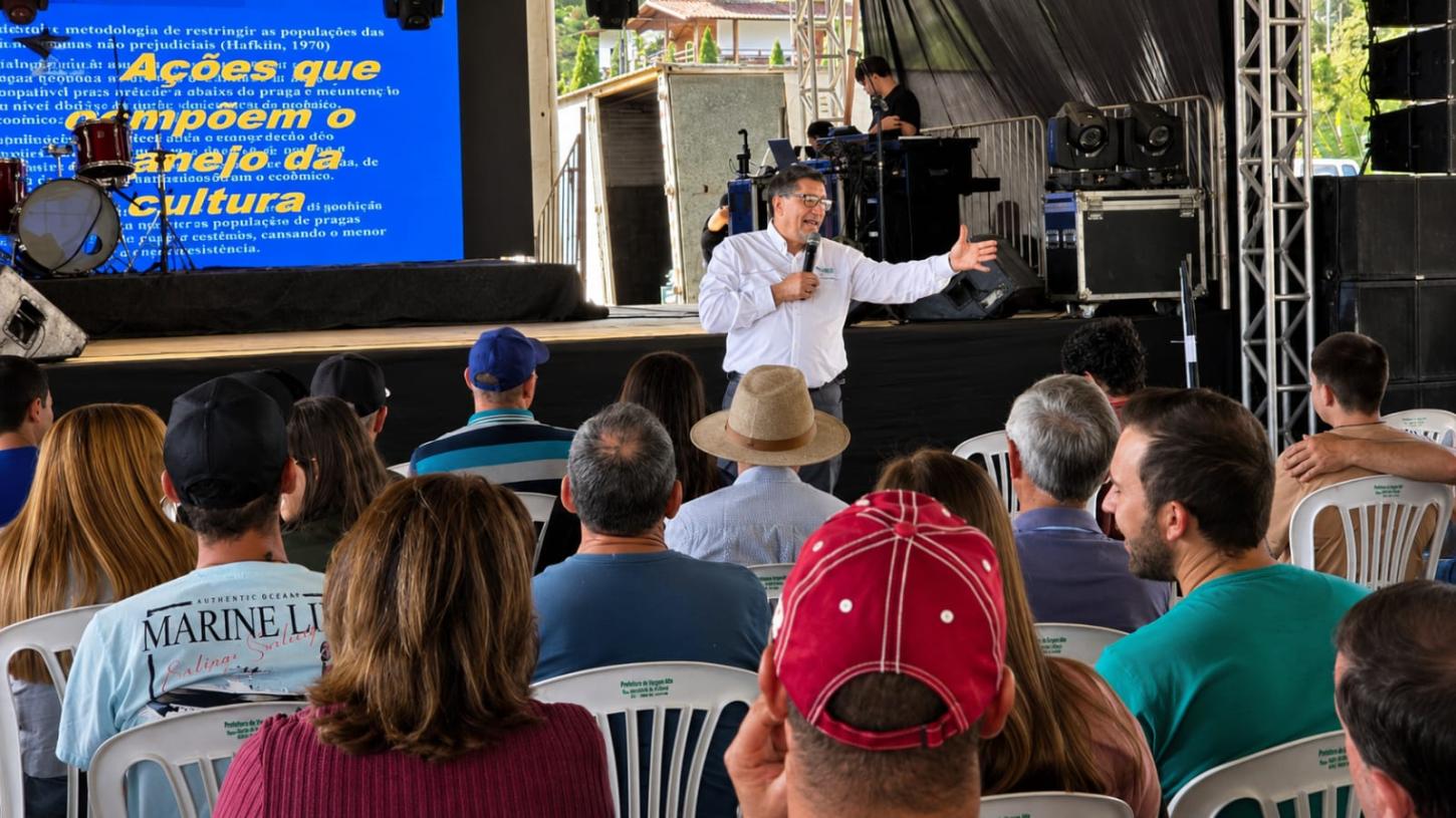 Pesquisa leva tecnologia ao campo durante a 2ª Festa do Abacate em Castelinho