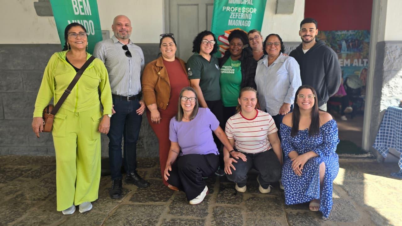 Moradores, servidores e representantes da comunidade participaram do lançamento da Biblioteca das Utilidades, iniciativa que amplia os serviços das bibliotecas públicas de Vargem Alta e incentiva o acesso à leitura, à cultura e à cidadania. 📸 Foto: Cláud