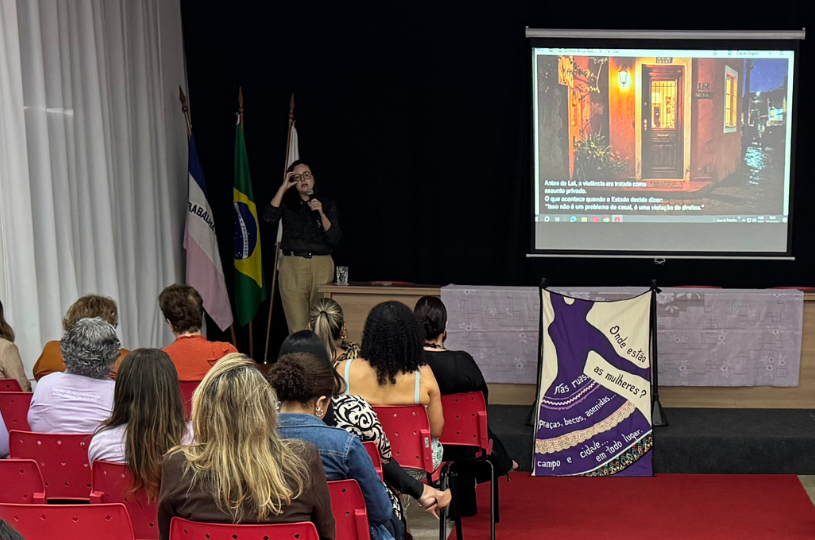 Serra reforça combate à violência contra a mulher e debate 20 anos da Lei Maria da Penha