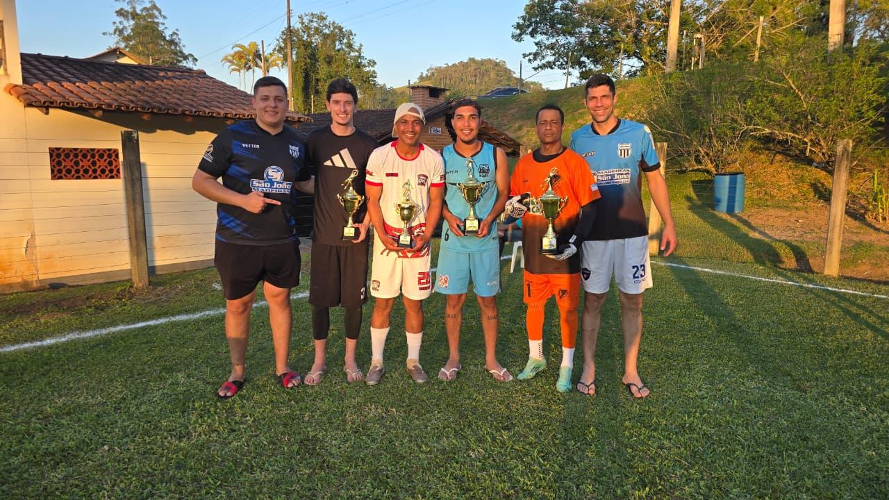 Bombom e Cris Paredão vencem 32 duplas e faturam Torneio de Pênaltis em Vargem Alta