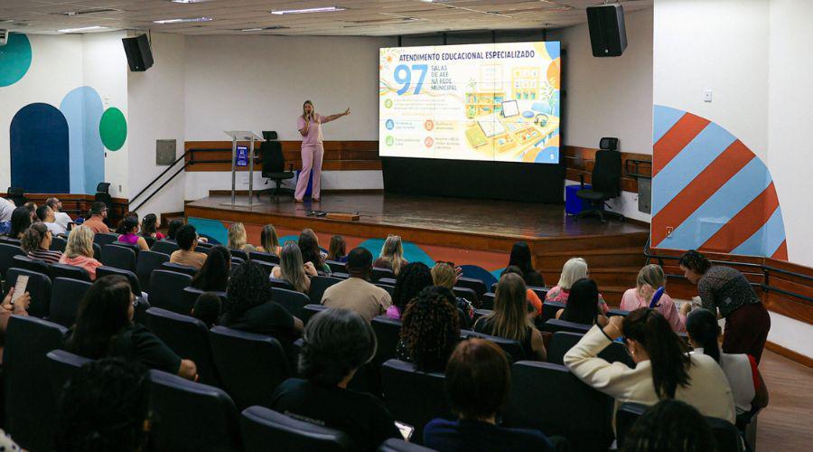 Encontro reúne 120 famílias de estudantes com deficiência e fortalece inclusão em Vila Velha