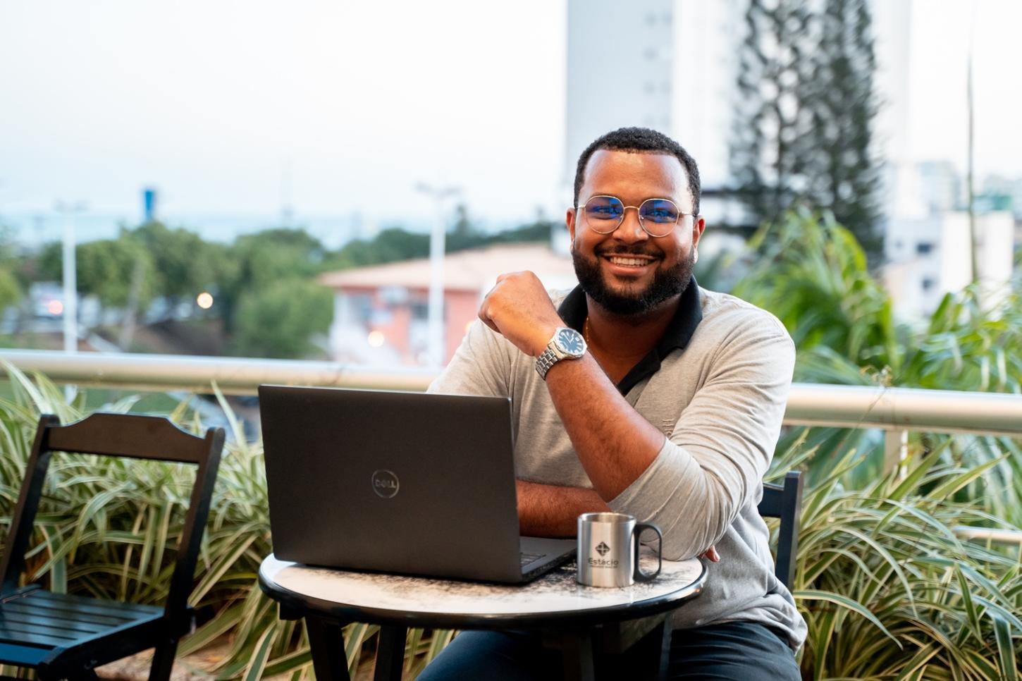 Estácio abre feira virtual de empregos para empresas regionais