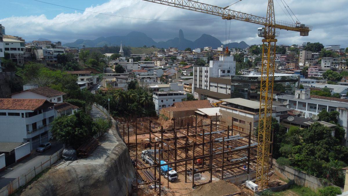 Hospital do Câncer avança com concretagem da área de radioterapia em Cachoeiro
