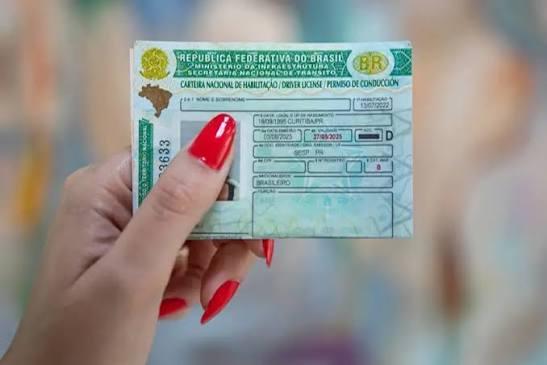 Motoristas de Vila Velha já podem indicar condutor de multa e emitir credencial de idoso pelo celular