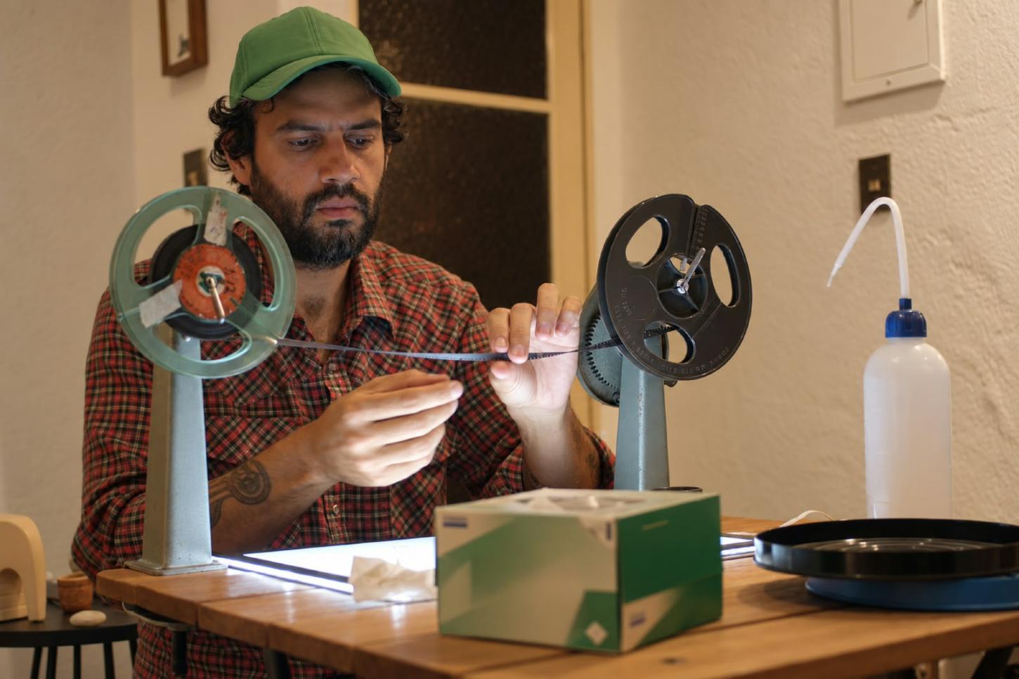 Oficina gratuita ensina a preservar filmes antigos em Vitória