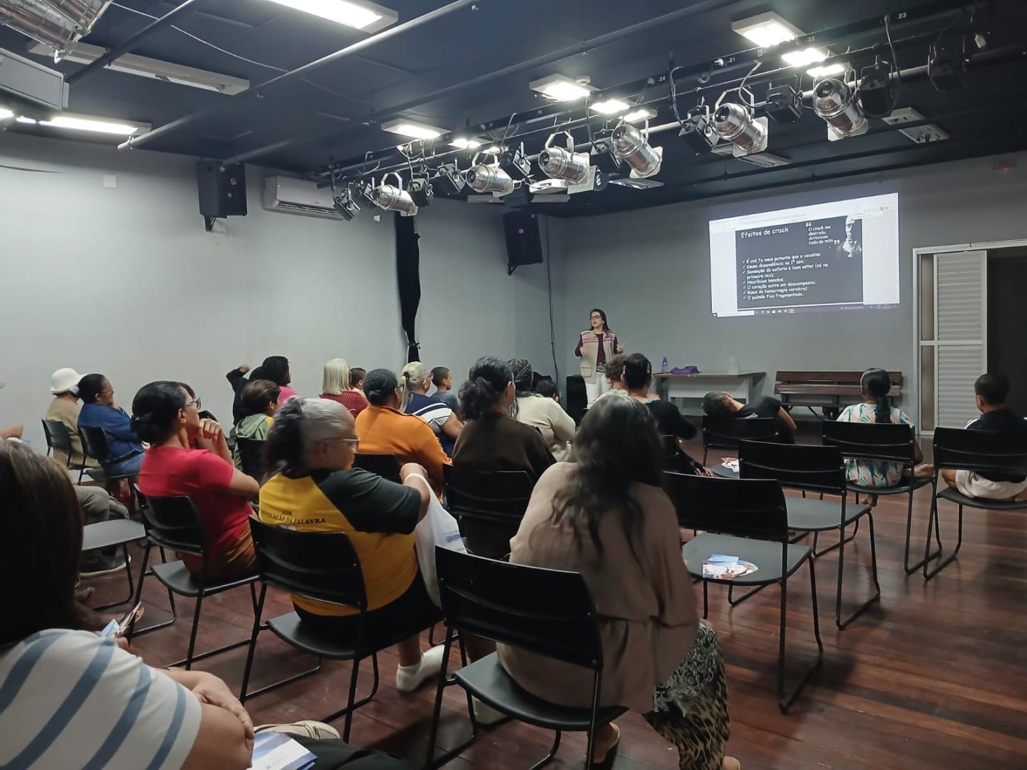 Palestra em Cariacica alerta sobre riscos das drogas e impactos na saúde e nas famílias