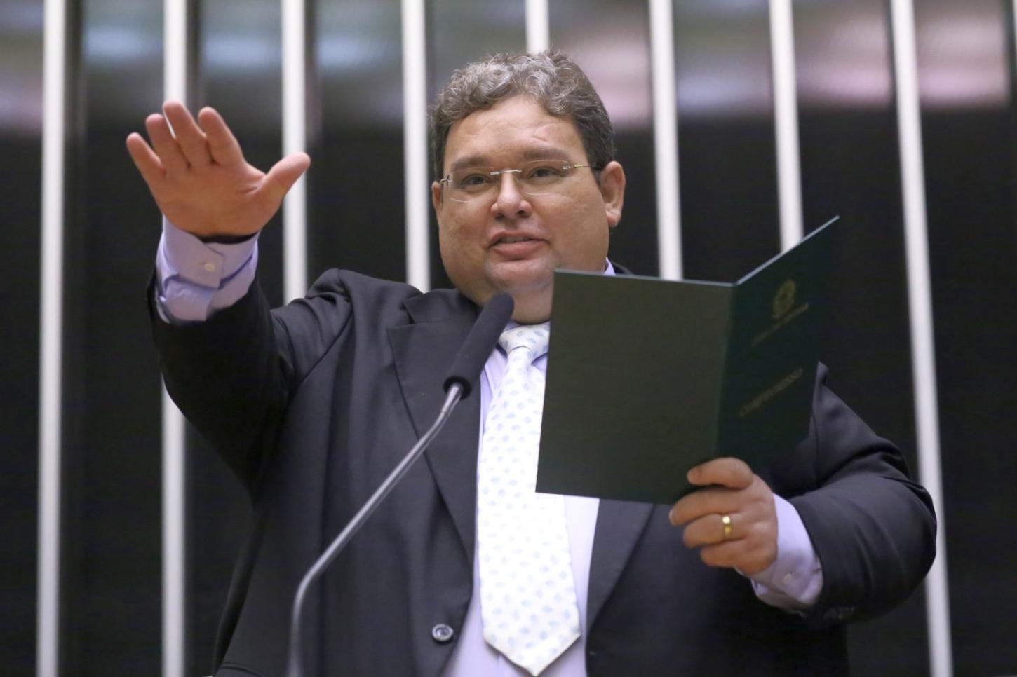 Projeto prevê tráfego de arma para empresários registrados como CAC