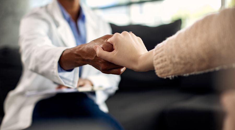 Vila Velha capacita profissionais para atendimento de crises em saúde mental de adolescentes