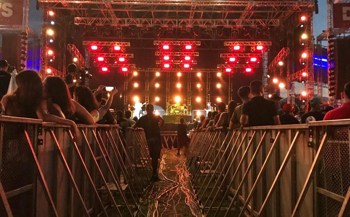 Brasileiro trabalha nos bastidores de grandes artistas entre Brasil e EUA