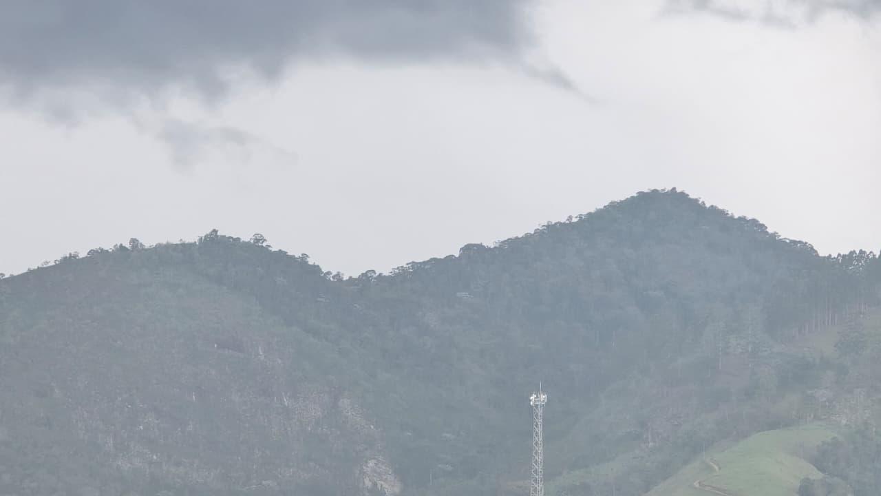 Céu escurece em Vargem Alta e Defesa Civil emite alerta para temporais