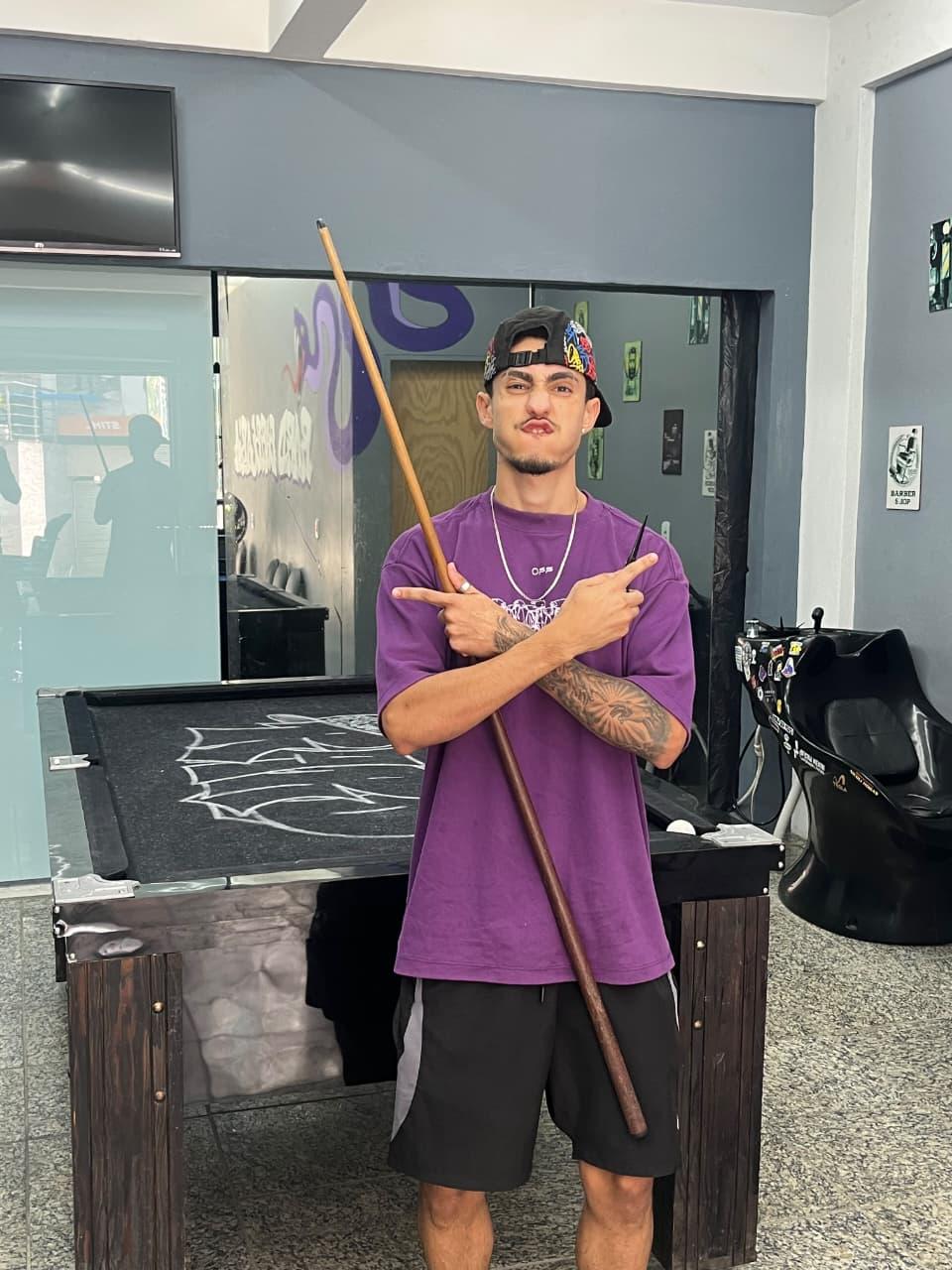 Entre cortes e tacadas, barbearia inova com torneio de sinuca em Vargem Alta