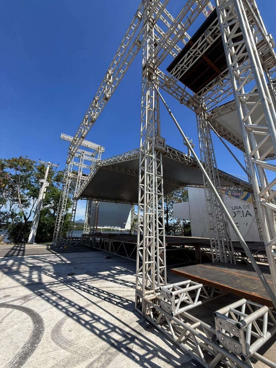Megaestrutura do Vital 2026 começa a tomar forma em Vitória para dois dias de micareta