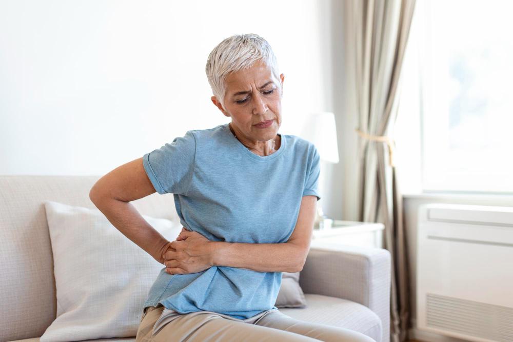 Outubro Rosa alerta para risco de fraturas no quadril após a menopausa