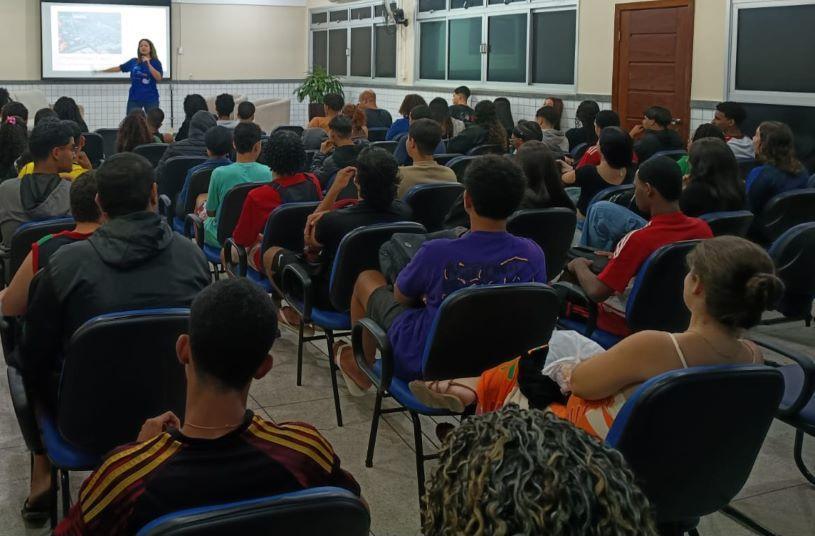 Serra leva empreendedorismo às escolas e prepara jovens para novas oportunidades