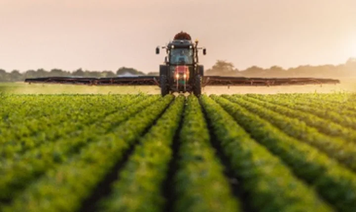 Adjuvantes agrícolas ajudam a reduzir perdas e melhorar eficiência da pulverização