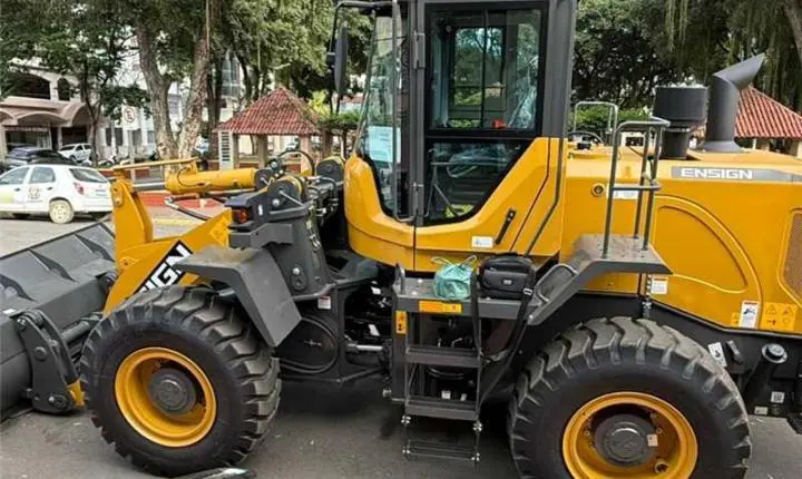 Alfredo Chaves recebe máquina e amplia investimentos em infraestrutura e saúde