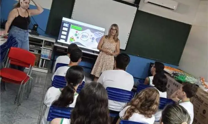 Alunos de Alfredo Chaves participam de projeto que leva tecnologia e inovação às escolas municipais