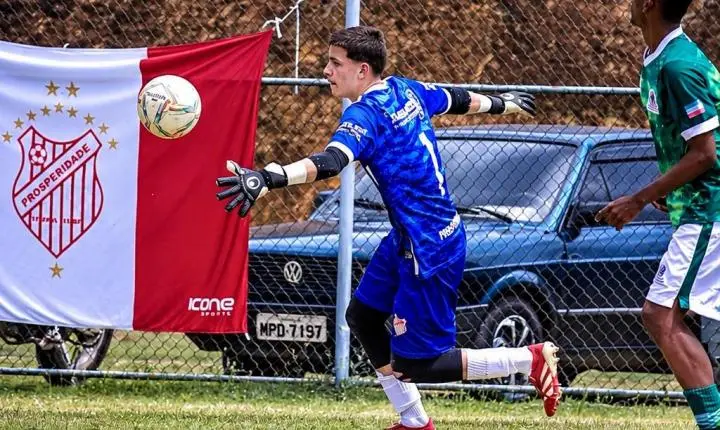 Aos 16 anos, João Pedro fecha o gol e vira craque da rodada em Vargem Alta