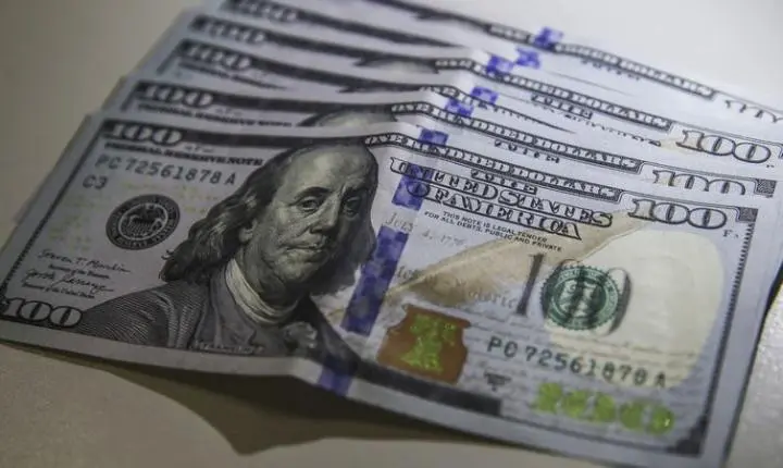 Brasil tem segunda maior saída de dólares da história em 2025