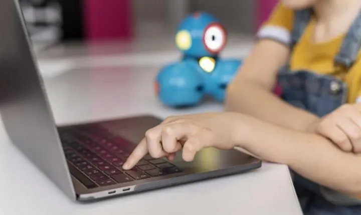 Cachoeiro cria regras para proteger alunos nas escolas e reforça combate ao cyberbullying