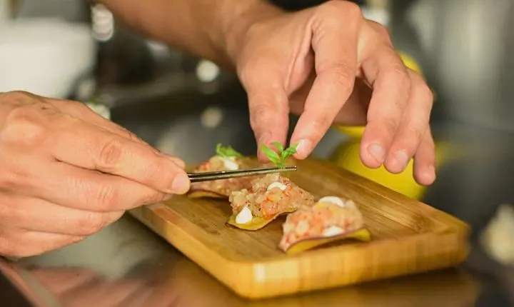 Cafeteria de Vitória promove jantar para 12 pessoas com café e alta gastronomia