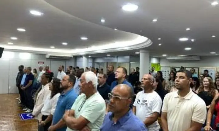 Câmara de Cachoeiro homenageia motoristas profissionais em sessão especial pelo Dia do Motorista