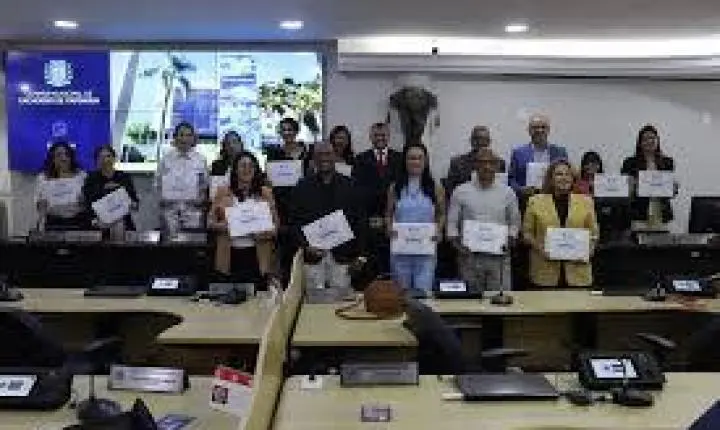 Câmara de Cachoeiro homenageia psicanalistas em solenidade pelo Dia do Psicanalista