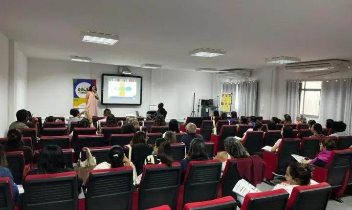 Capacitação fortalece atendimento às famílias do Bolsa Família em Cachoeiro